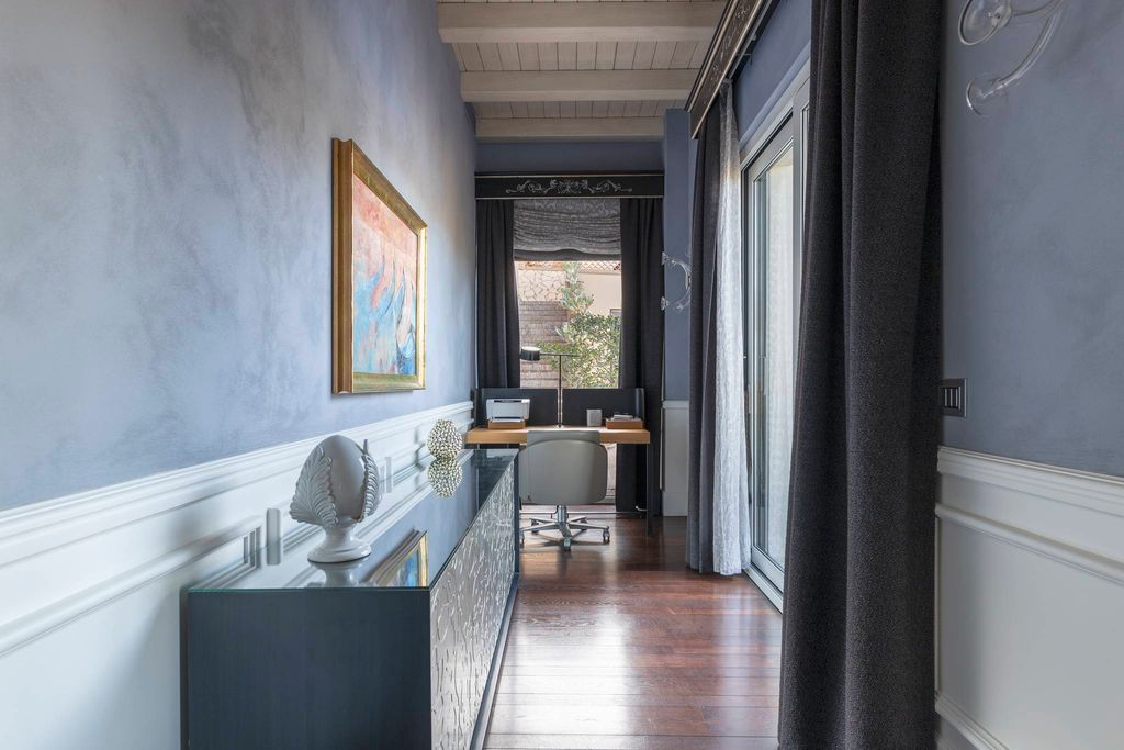 Il Lusso a Picco sul Mare: Villa Capri Panoramica con Spiaggia Privata in Sicilia a Taormina