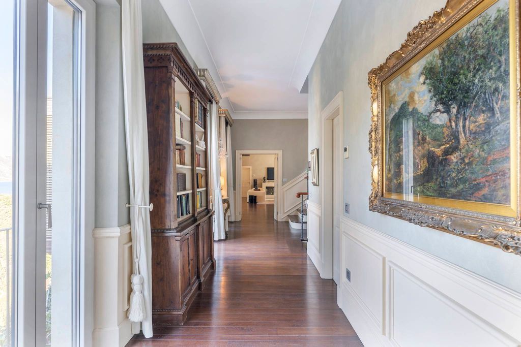 Il Lusso a Picco sul Mare: Villa Capri Panoramica con Spiaggia Privata in Sicilia a Taormina