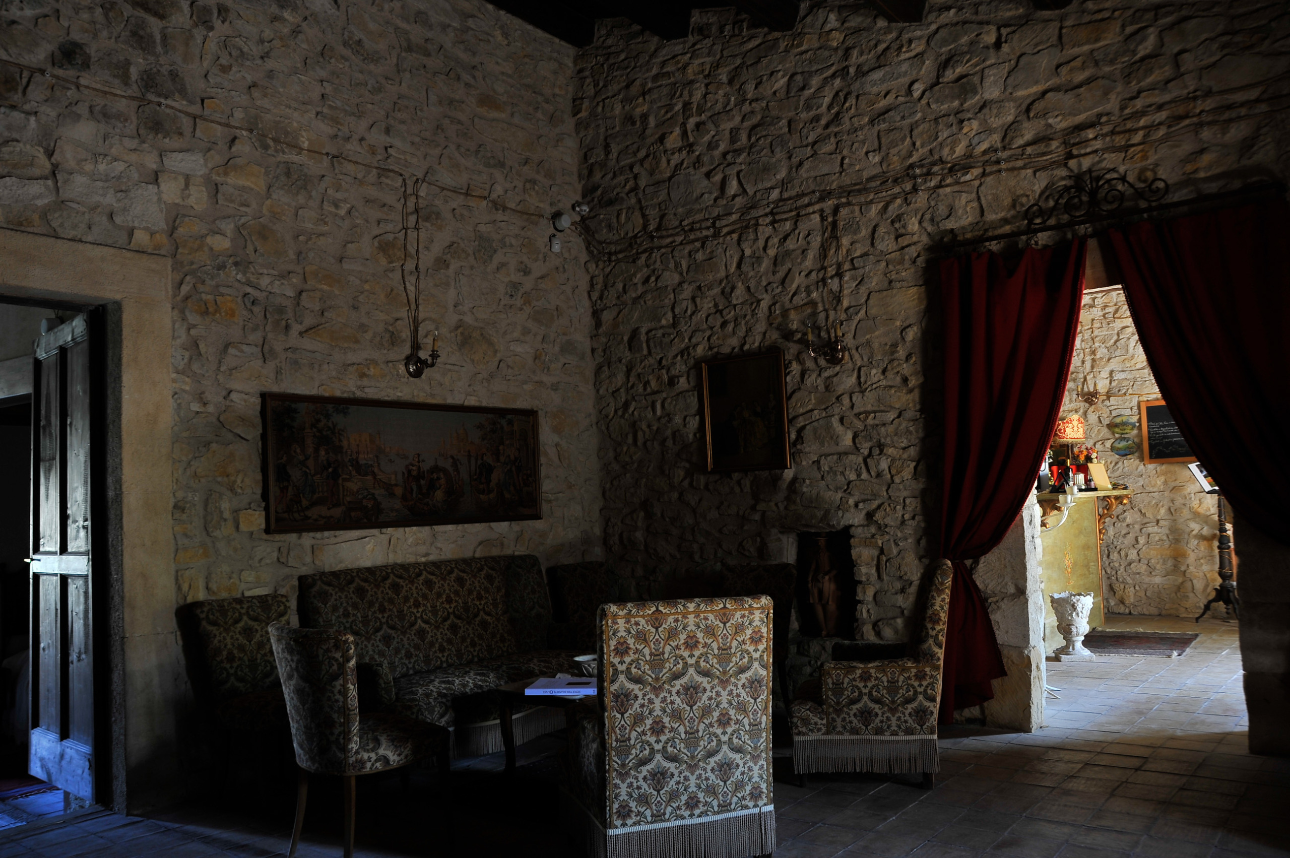 Antico Casale Siciliano ristrutturato adibito ad Agriturismo zona montana Siracusa