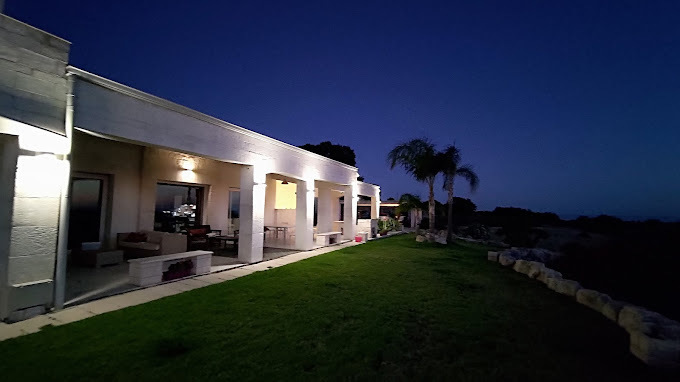 Let yourself be enchanted by the "Tenuta Santacoce" two villas, 2 swimming pools, tennis court, in 11 hectares