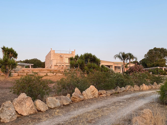 Let yourself be enchanted by the "Tenuta Santacoce" two villas, 2 swimming pools, tennis court, in 11 hectares