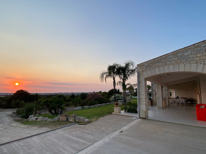 Let yourself be enchanted by the "Tenuta Santacoce" two villas, 2 swimming pools, tennis court, in 11 hectares