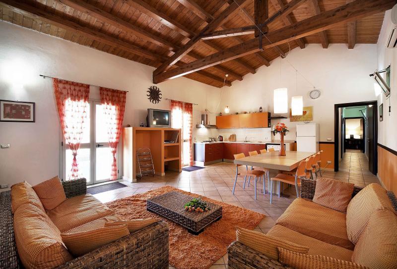 Let yourself be enchanted by the "Tenuta Santacoce" two villas, 2 swimming pools, tennis court, in 11 hectares