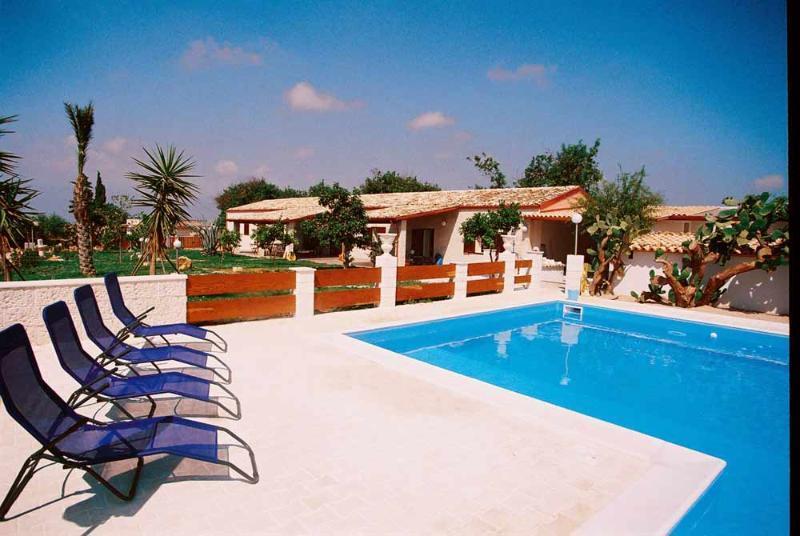 Let yourself be enchanted by the "Tenuta Santacoce" two villas, 2 swimming pools, tennis court, in 11 hectares