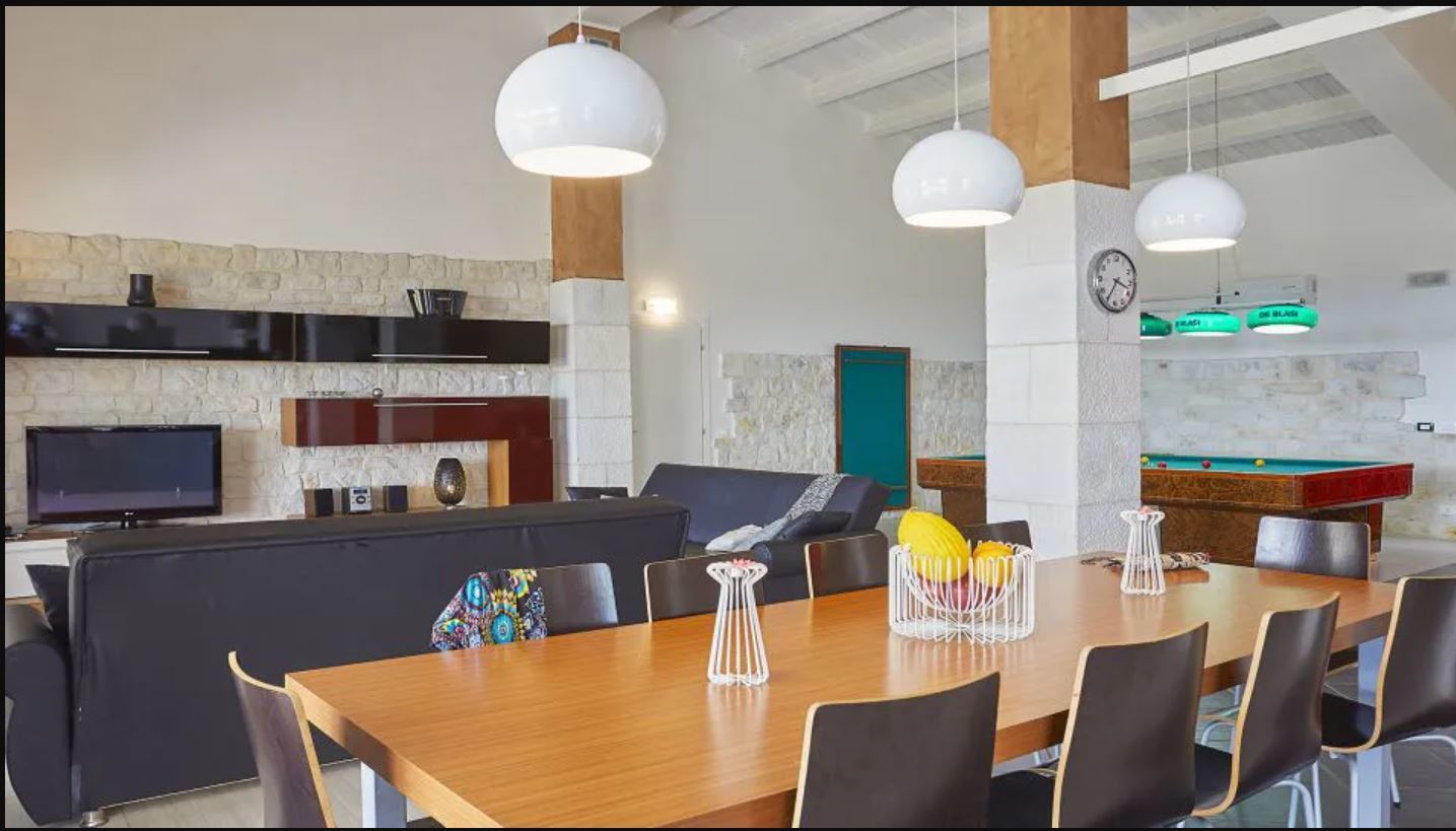 Let yourself be enchanted by the "Tenuta Santacoce" two villas, 2 swimming pools, tennis court, in 11 hectares