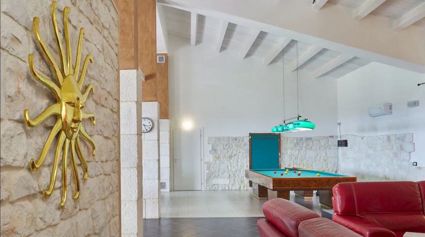 Let yourself be enchanted by the "Tenuta Santacoce" two villas, 2 swimming pools, tennis court, in 11 hectares