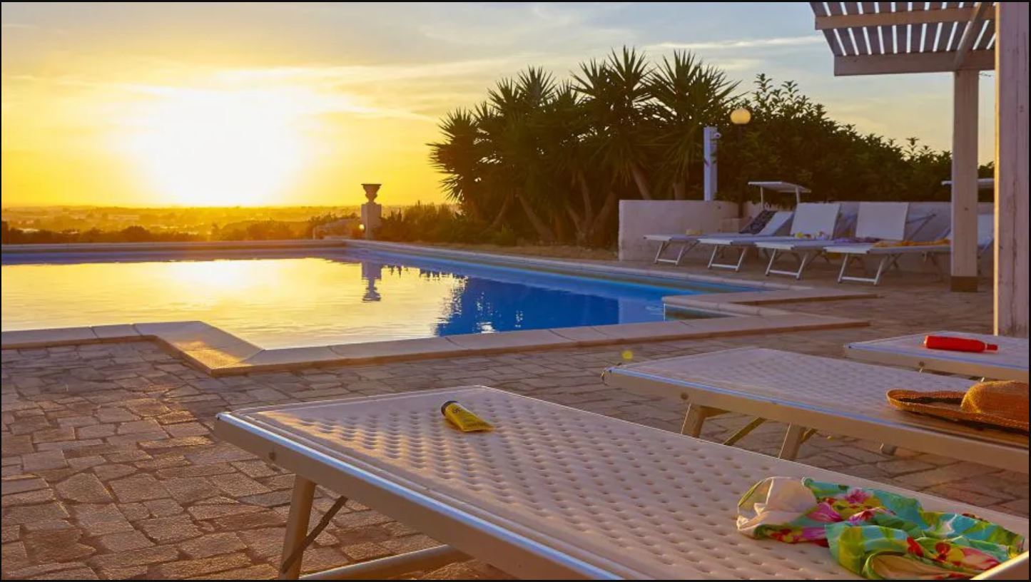 Let yourself be enchanted by the "Tenuta Santacoce" two villas, 2 swimming pools, tennis court, in 11 hectares