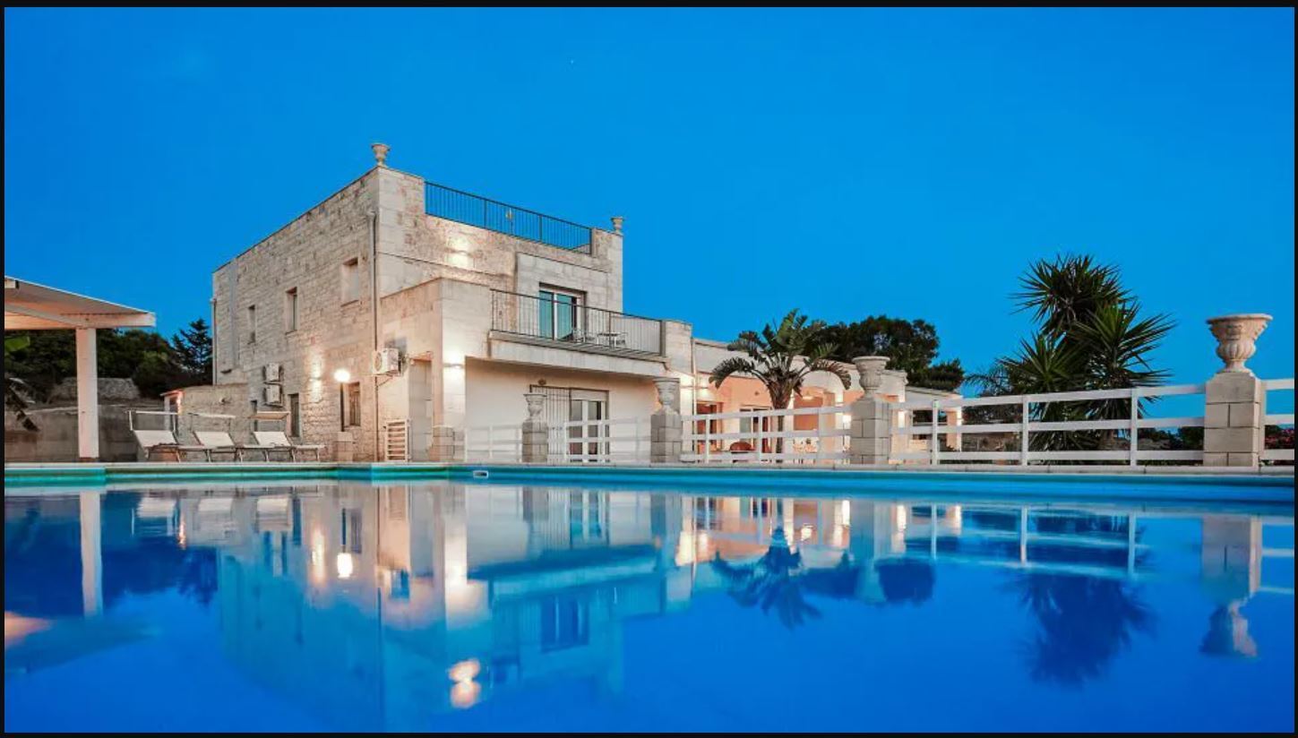 Let yourself be enchanted by the "Tenuta Santacoce" two villas, 2 swimming pools, tennis court, in 11 hectares
