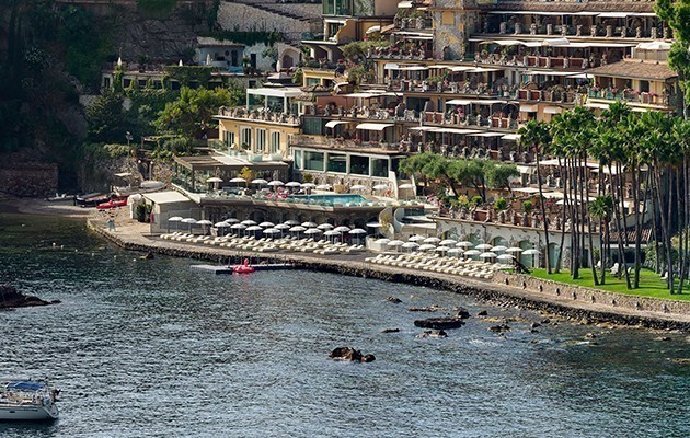 Vendesi a Taormina Mare zona Isola bella Atlantic Bay, proprietà indipendente, villa ottima per B&B