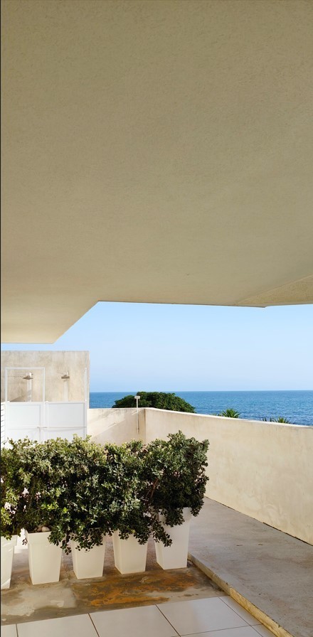 Vendesi "Le onde della Cicirata" villa sul mare ad Avola con tre appartamenti con vista mare