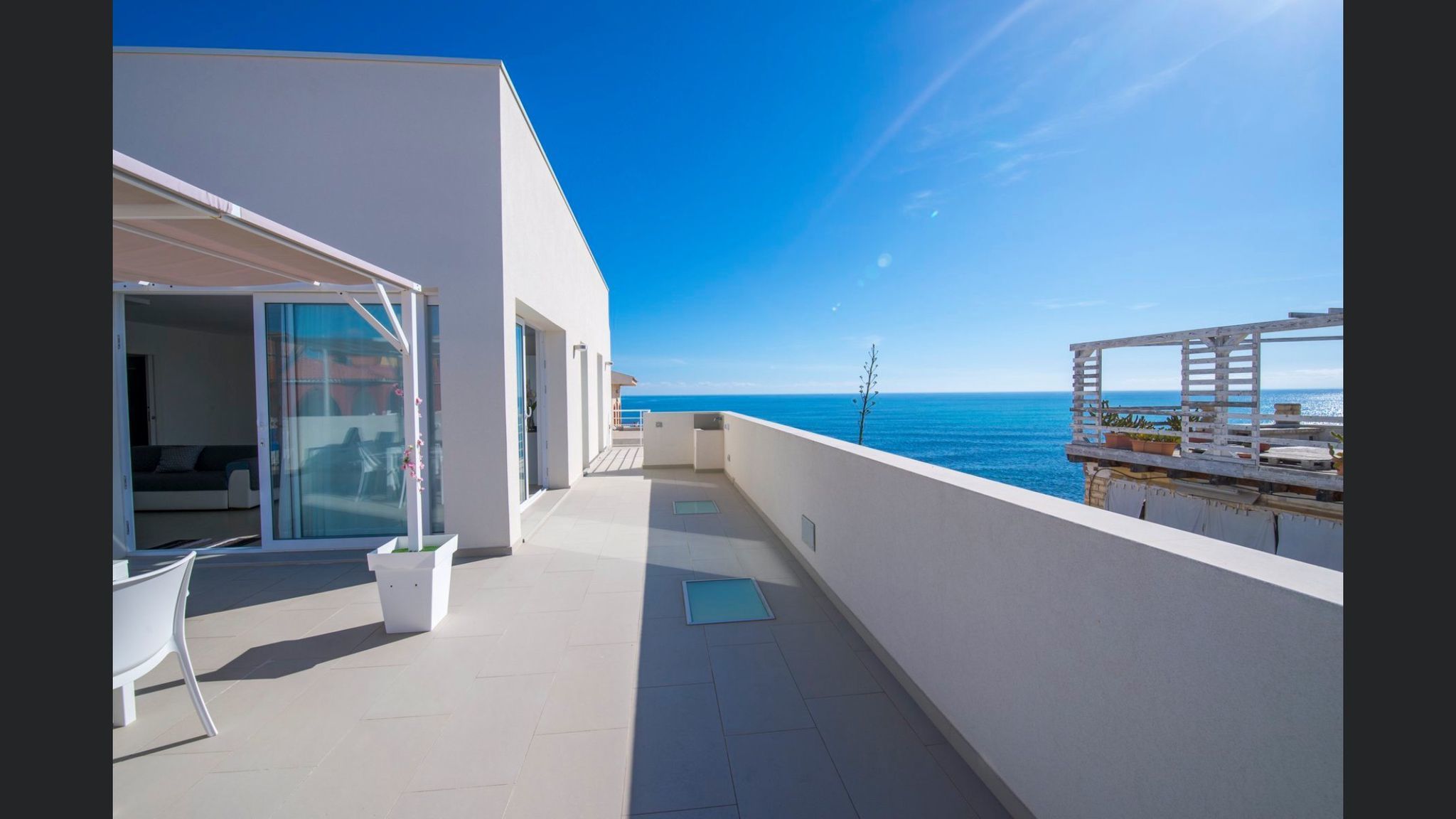 For sale "The waves of Cicirata" seaside villa in Avola with three apartments with sea view