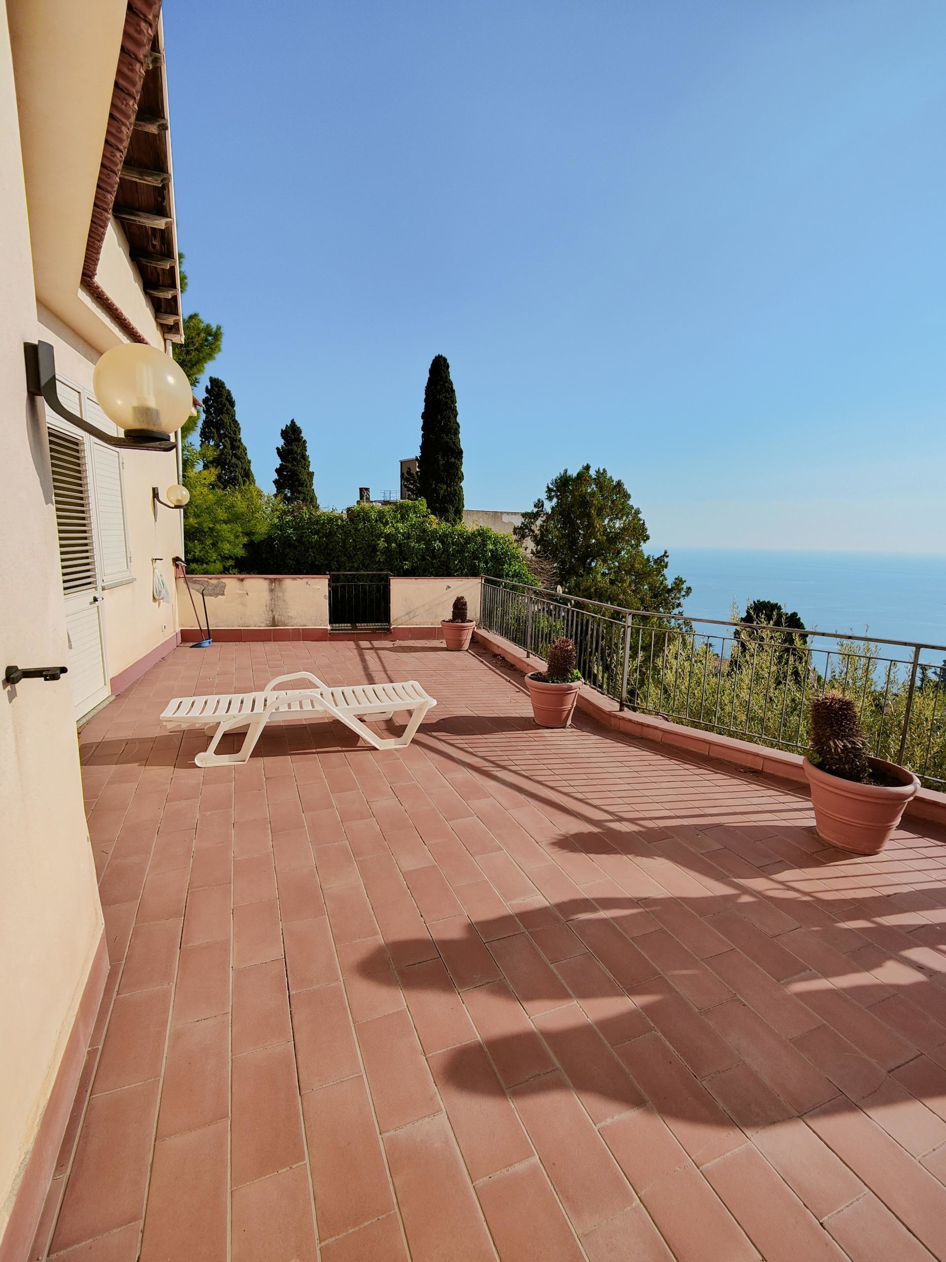 Esclusiva e Panoramica Villa a Taormina con Depandance a due passi dal centro
