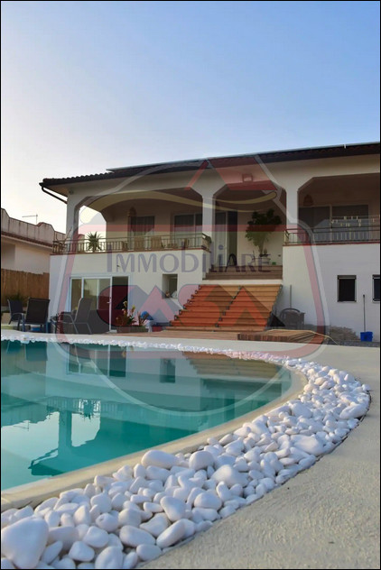 Panoramica villa con Piscina a sfioro vendesi all'Oasi del Plemmirio Siracusa